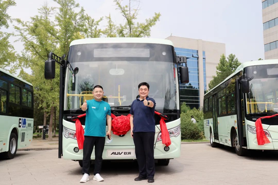 7月26日，120輛福田歐輝城市客車正式交付北京萬佳通客運有限公司(簡稱“萬佳通客運”)，這批福田歐輝城市客車將投放至昌平區(qū)域內(nèi)城市公交客車客運線路，不僅改善昌平區(qū)域內(nèi)的客運服務(wù)功能、提高公交服務(wù)能力，而且將為當(dāng)?shù)厥忻裉峁└涌旖?、便利的綠色出行環(huán)境。