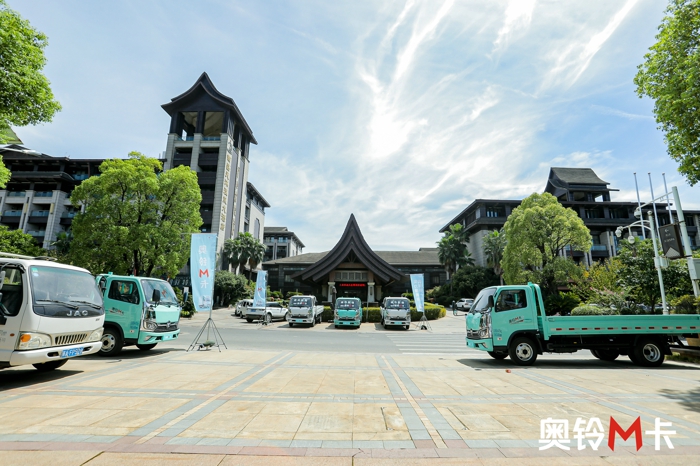 8月20日，“高端新一代·實(shí)力賺錢(qián)派”奧鈴M卡在江西南昌隆重舉辦上市團(tuán)購(gòu)會(huì)。