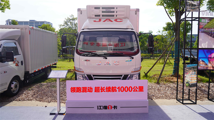 就商用車領(lǐng)域，以現(xiàn)在的研發(fā)進(jìn)程和應(yīng)用場景來看，內(nèi)燃機(jī)仍然是關(guān)鍵核心，新能源也是大勢所趨，所以在輕卡領(lǐng)域，混動輕卡將大有可為。