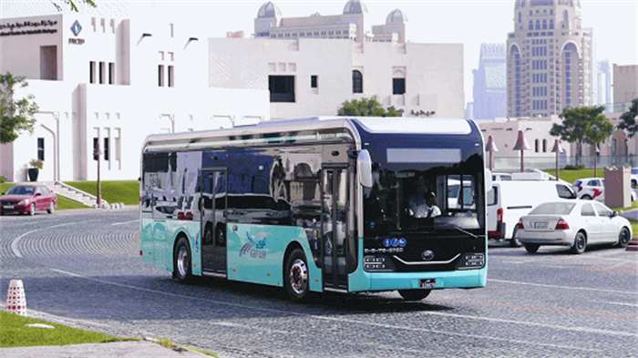 代表了全球新能源客車最高水平的宇通純電動客車，憑借世界級的品牌知名度和產(chǎn)品品質(zhì)，首次大批量進(jìn)入國際頂級大型體育賽事，成為比賽期間的絕對主力交通工具，為全世界球迷提供賓至如歸的綠色服務(wù)，高調(diào)展現(xiàn)中國制造在全球的領(lǐng)先實(shí)力。  