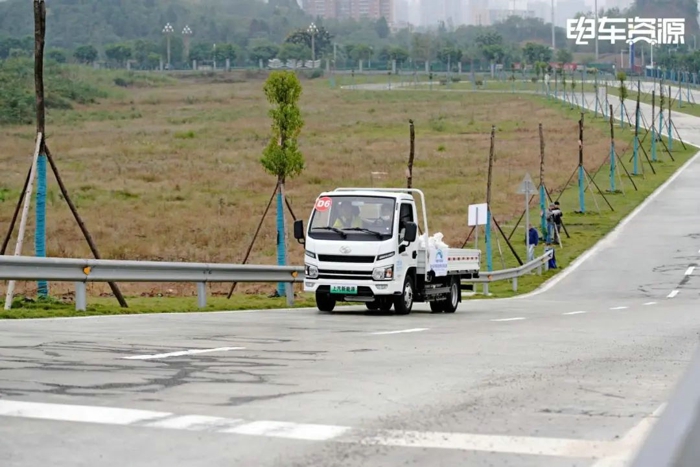 11月8日，為期四天的“NEVC2022第七屆中國(guó)新能源物流車挑戰(zhàn)賽”完美落幕，在本次挑戰(zhàn)賽中，上汽輕卡第六代新品新能源車型福星ES80前來(lái)參賽，，并以領(lǐng)先的產(chǎn)品技術(shù)實(shí)力，一舉拿下四項(xiàng)大獎(jiǎng)，分別是最佳續(xù)航能力獎(jiǎng)、最佳制動(dòng)性能獎(jiǎng)、組委會(huì)推薦獎(jiǎng)、最受用戶青睞車型獎(jiǎng)。