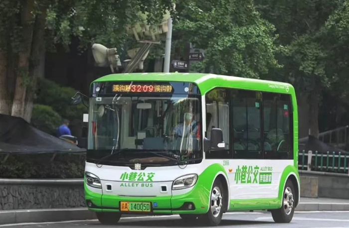 中車(chē)新能源客車(chē)擔(dān)綱重慶“綠色出行”4.jpg