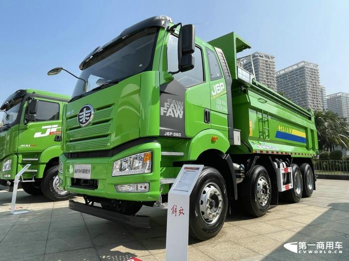 解放J6P 8x4輕量化渣土車.jpg