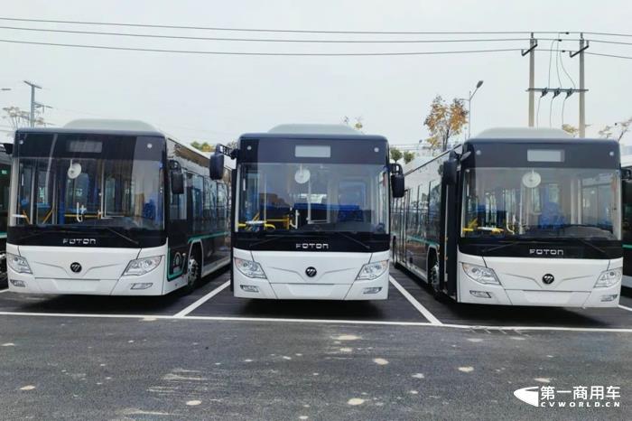 12月30日，50輛歐輝BJ6105純電動(dòng)城市客車正式交付荊州公交，車輛將投入運(yùn)營(yíng)當(dāng)?shù)厥袇^(qū)及城郊線路，在助力公共出行惠民便民的同時(shí)，也帶動(dòng)古城綠色崛起。