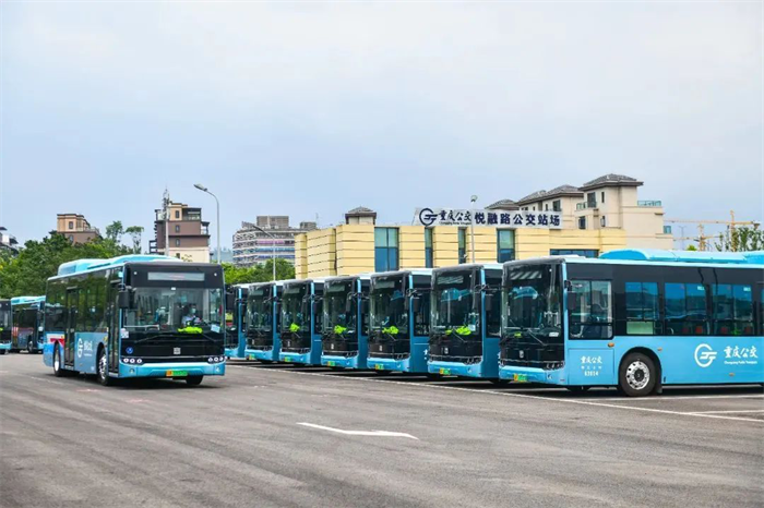 【第一商用車網(wǎng) 原創(chuàng)】2022年12月份，我國各新能源客車品牌主要圍繞著綠色出行、自動(dòng)駕駛、訂單交付、斬獲行業(yè)獎(jiǎng)項(xiàng)和榮譽(yù)等進(jìn)行宣傳，雖然各家的宣傳點(diǎn)和側(cè)重點(diǎn)有所不同，但各品牌的宣傳活躍度環(huán)比均有所提升，為整個(gè)新能源客車行業(yè)貢獻(xiàn)了不少值得熱議的話題。