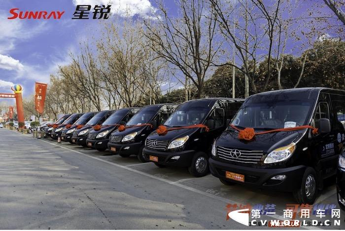 【第一商用車網(wǎng) 原創(chuàng)】2022年，受我國(guó)商用車市場(chǎng)需求下滑的影響，歐系輕客市場(chǎng)面臨下行壓力。在這段時(shí)光，江淮星銳迎頭奮進(jìn)，在不斷變化的市場(chǎng)環(huán)境中實(shí)現(xiàn)逆勢(shì)增長(zhǎng)；同時(shí)，江淮星銳緊抓行業(yè)發(fā)展機(jī)遇，踏上歷史發(fā)展的又一個(gè)階梯。這一年，江淮星銳不僅有新品發(fā)布、也有市場(chǎng)新的突破，更斬獲各項(xiàng)榮譽(yù)。