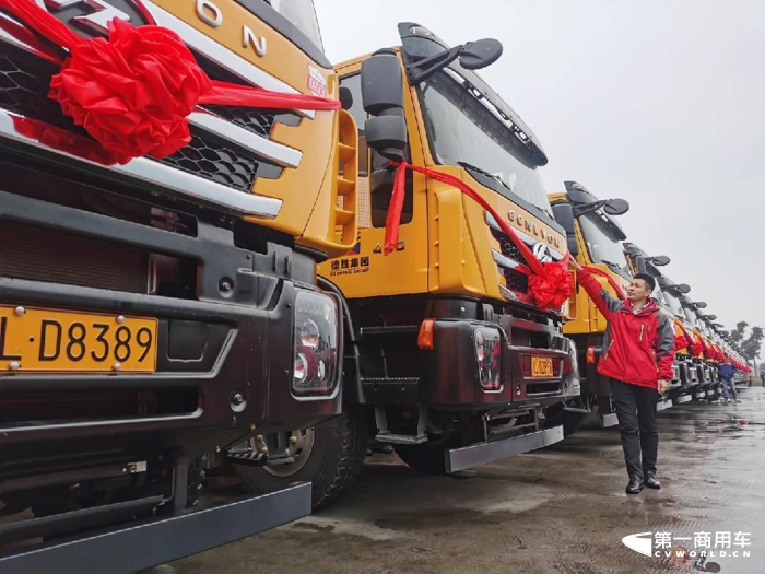 2月10日，上汽紅巖工程用車批量交付儀式在四川樂山順利舉行。