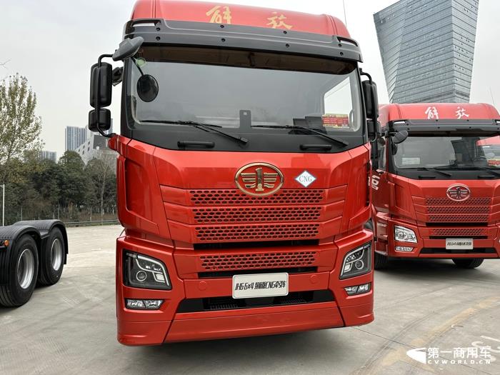 解放JH6 6×4領(lǐng)航版AMT CNG牽引車（510馬力）2.jpg