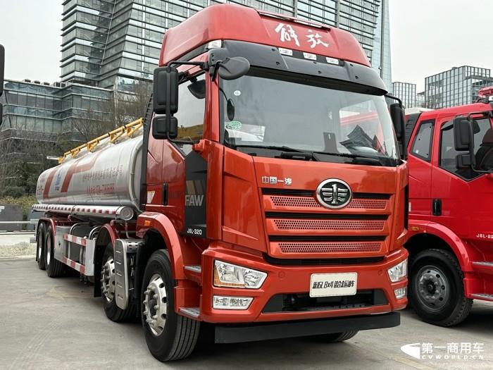 解放新J6L 8×4鋁合金運油車（320馬力）.jpg