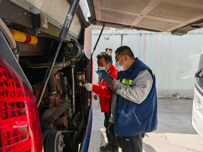 作為唯一新能源客車品牌，福田歐輝連續(xù)19年服務全國兩會5.jpg