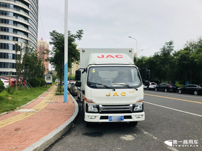 【第一商用車網 原創(chuàng)】 “回顧十余年在貨運行業(yè)的奮斗，仿佛就在一瞬間。但是，當面臨第三次車輛升級換購時，我還是選擇了最初讓我走上致富道路的品牌。因為每一次升級，它都能給我?guī)矶恳恍碌母杏X?！?></a></li><li><a href=