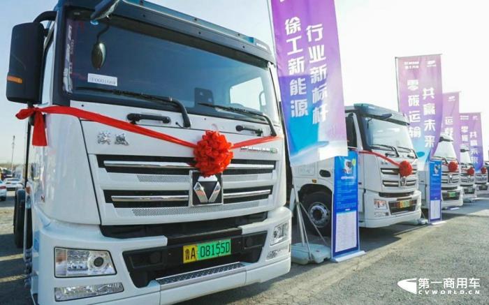 【第一商用車網 原創(chuàng)】2023年3月份，新能源牽引車銷售1027輛，環(huán)比增長55%，同比則實現(xiàn)了2023年的首次增長，增幅達到27%。新能源牽引車市場3月份27%的同比增幅略高于新能源重卡市場整體25%的增幅，這是新能源牽引車市場在2023年首次跑贏新能源重卡市場“大盤”。 