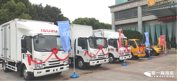 4月22日，“耀世登場·擎鈴未來”慶鈴五十鈴2023款ELF輕卡家族在江蘇省常州市煥新上市。憑借“智能、效能、全能”的產(chǎn)品優(yōu)勢，2023款ELF輕卡家族進(jìn)一步引領(lǐng)新藍(lán)牌高端輕卡市場，以超高能的實(shí)力引領(lǐng)都市物流行業(yè)，為每一位卡友賦能。