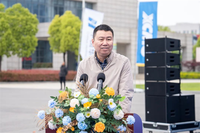 駕駛室變電池，百噸級“無人駕駛礦卡”，今日下線問世！