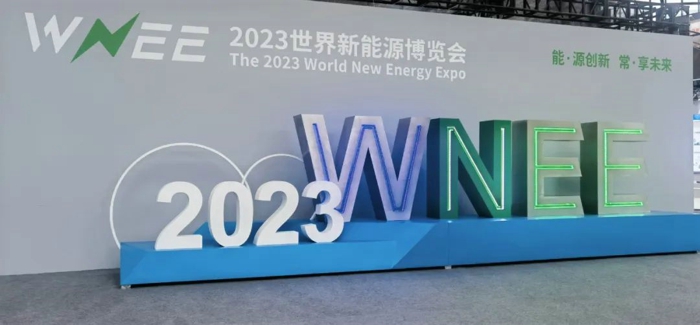 6月19日，“能·源創(chuàng)新，?！は砦磥?lái)”2023世界新能源博覽會(huì)在常州國(guó)際會(huì)展中心啟幕。北汽重卡創(chuàng)新開(kāi)發(fā)、作為常州唯一參展的地產(chǎn)新能源重卡車型——北京新能源重卡首度亮相，在一眾新能源車型中分外高大閃耀。