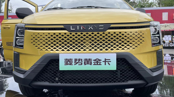 【第一商用車網 原創(chuàng)】有別于其它微卡車型的是，其采用了兼顧成本與效率的混合動力，為用戶打開了更多降低運營成本的可能。