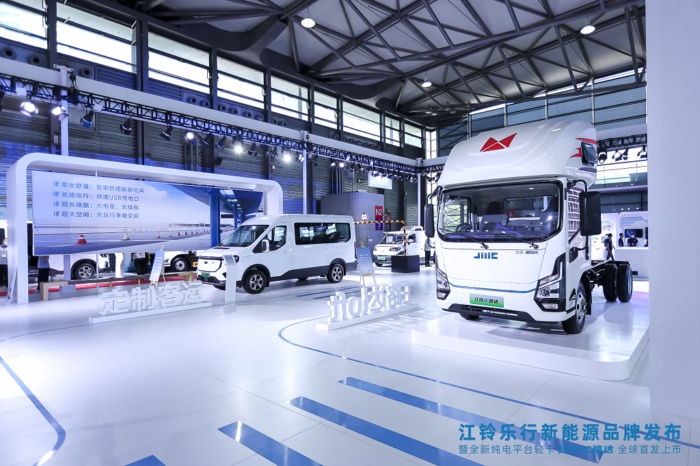 【第一商用車網 原創(chuàng)】在2023年6月（2023年5月29日-2023年7月2日）的5周內，國內11家主流輕卡企業(yè)（或品牌）的“輕卡第一影響力指數”總得分為1973分，環(huán)比2023年5月（2023年5月1日-2023年5月28日）的4周得分（1621）增長21.7%，同比2022年6月（2022年5月30日-2022年7月3日）的5周得分（2169）下降9%。