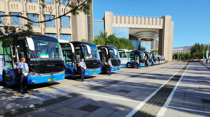 福田歐輝BJ6117純電客車榮耀護航2023中國產業(yè)轉移發(fā)展對接活動3‘’.png