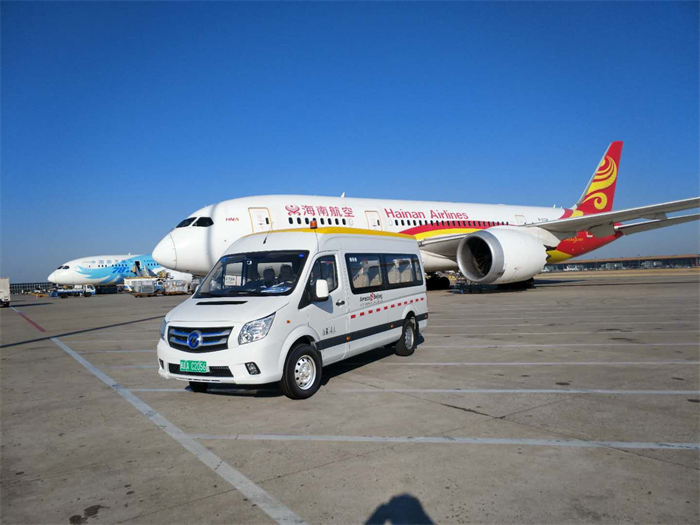 近日，電車行業(yè)知名媒體電車資源發(fā)布了“2023上半年電車用戶關注榜新能源大面車型TOP10”，圖雅諾新能源旗下精靈智藍E7和風景智藍G7雙雙上榜，精靈智藍E7榮登榜首。榜單如實反映了用戶購車的真實需求，也印證了圖雅諾新能源第一品牌的市場領先地位。