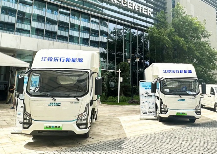 【第一商用車網(wǎng) 原創(chuàng)】2023年，新能源汽車購置補貼停止，上半年我國新能源輕卡市場受到很大的影響，一季度影響尤為明顯，銷量表現(xiàn)遠不及預(yù)期；二季度，被提前透支的需求基本被消化，新能源輕卡市場也接連創(chuàng)造月銷量新紀錄：4月份2424輛，5月份2755輛，6月份3884輛……7月份，新能源輕卡銷售4359輛，再次刷新了年內(nèi)最高單月銷量。