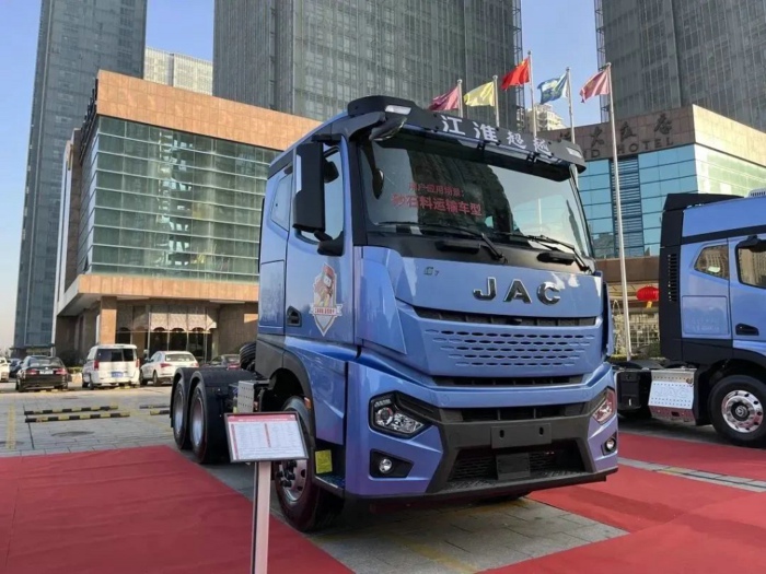 江淮超越6×4 510馬力牽引車.jpg