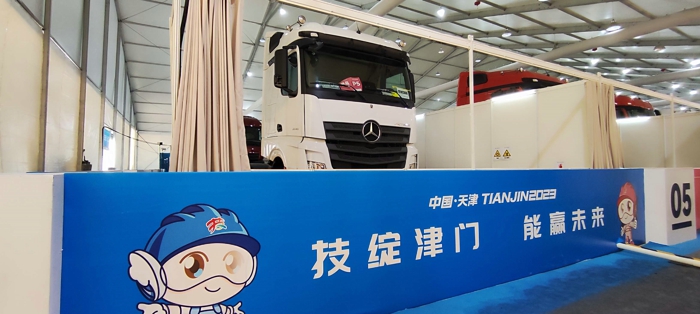 1 梅賽德斯-奔馳Actros 牽引車(chē)亮相第二屆全國(guó)技能大賽.jpg