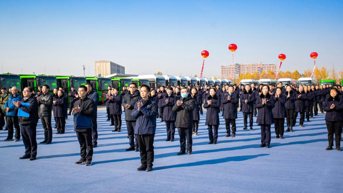 2023年11月28日，鄭州市100輛公交車交付暨第1300輛氫燃料電池車輛運(yùn)營啟動(dòng)儀式隆重舉行。