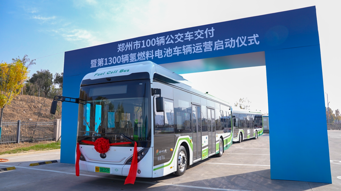 2023年11月28日，鄭州市100輛公交車交付暨第1300輛氫燃料電池車輛運營啟動儀式隆重舉行。