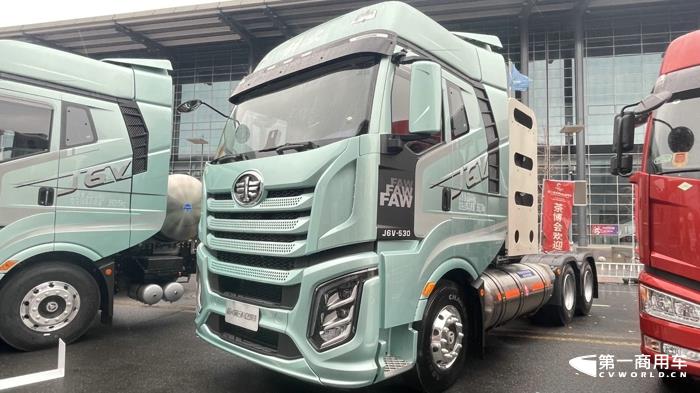 解放J6V 精英版6SM4 NG雙燃料牽引車530馬力.jpg