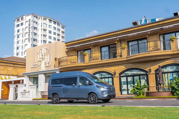 12月17日，由汽車評價研究院主辦的第七屆中國汽車企業(yè)創(chuàng)新大會暨中國汽車創(chuàng)新指數(shù)發(fā)布會在上海隆重召開。南京依維柯憑借優(yōu)秀的研發(fā)實力和創(chuàng)新能力，榮登“中國汽車（客車）企業(yè)創(chuàng)新排行榜TOP5”和“中國汽車（商用車）企業(yè)創(chuàng)新排行榜TOP10”兩大榜單，為商用車企業(yè)創(chuàng)新樹立了典范。