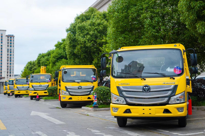 2023年商用車市場(chǎng)復(fù)蘇，回暖態(tài)勢(shì)明顯，福田汽車1-11月累計(jì)銷量實(shí)現(xiàn)56.6萬(wàn)輛，位居商用車行業(yè)第一。歐航&歐馬可作為高端中輕卡業(yè)務(wù)單元，在新能源&燃油車雙賽道戰(zhàn)略引導(dǎo)下，完善自動(dòng)擋、混動(dòng)、純電、氫燃料多種技術(shù)路線產(chǎn)品布局，全年占有率增長(zhǎng)1.2%，實(shí)現(xiàn)連續(xù)11年占有率持續(xù)增長(zhǎng)，穩(wěn)固高端中輕卡領(lǐng)導(dǎo)者的行業(yè)地位。