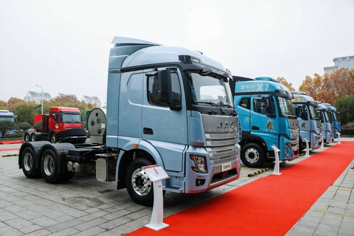 【第一商用車網(wǎng) 原創(chuàng)】2023年，我國卡車市場持續(xù)復(fù)蘇，重卡市場表現(xiàn)最為突出，最終以累銷91萬輛，同比增長36%的成績收官。2024年，重卡市場能否延續(xù)上一年的良好勢頭，重返100萬輛級別？開年的第一個月或許就能看出一些端倪。

