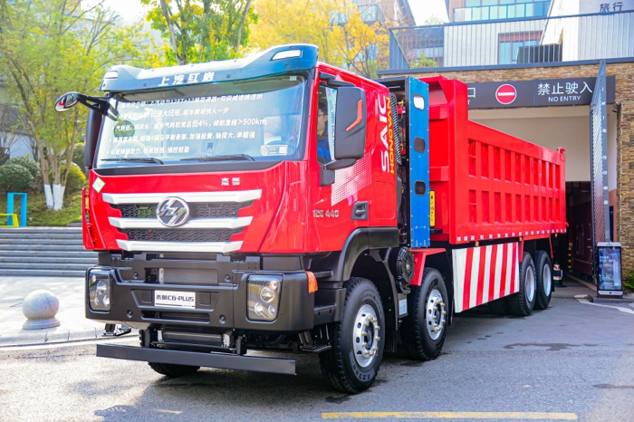 【第一商用車網(wǎng) 原創(chuàng)】2023年，我國天然氣重卡市場以“12連增”、累計銷售史上最高的15.2萬輛、全年銷量同比暴漲3倍的表現(xiàn)從年初火到了年尾，成為重卡市場中表現(xiàn)最亮眼細分領域。不止如此，天然氣重卡市場還被各方預測在2024年會繼續(xù)火爆。是這樣嗎？能有多火爆呢？