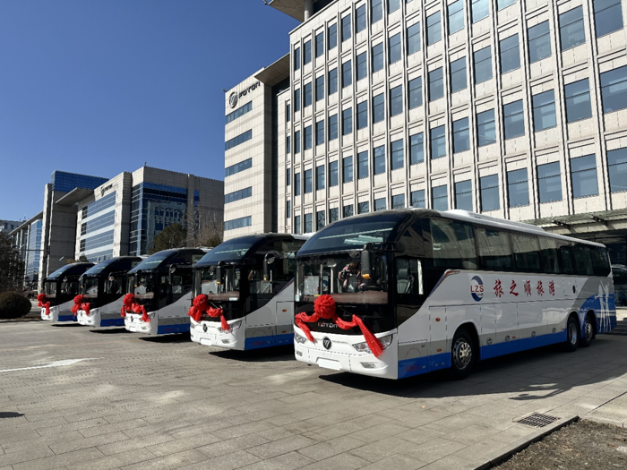 進入3月份，隨著天氣逐步回暖，旅游客車市場也逐步回春。第一商用車網(wǎng)注意到，福田歐輝旅游客車訂單不斷實現(xiàn)交付，將投運于河北、江西、安徽等省份。下面一起來看看吧！