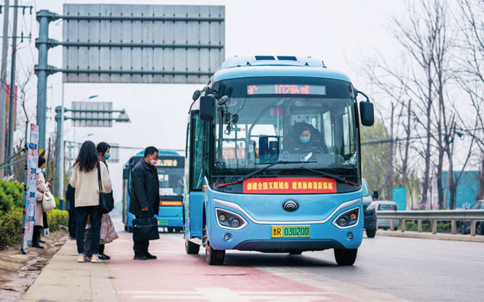 近日，由交通運輸部科學研究院牽頭組織編制，宇通客車參與編寫的《城市出行即服務（MaaS）平臺建設指南》（以下簡稱《Mass指南》）順利完成。作為客車行業(yè)中唯一參與《Mass指南》編寫的企業(yè)，宇通再次為提升交通運輸公共服務水平、推動綠色出行的可持續(xù)發(fā)展、以科技創(chuàng)新賦能城市交通轉型升級和以交通運輸高質量發(fā)展服務中國式現代化貢獻了宇通力量。