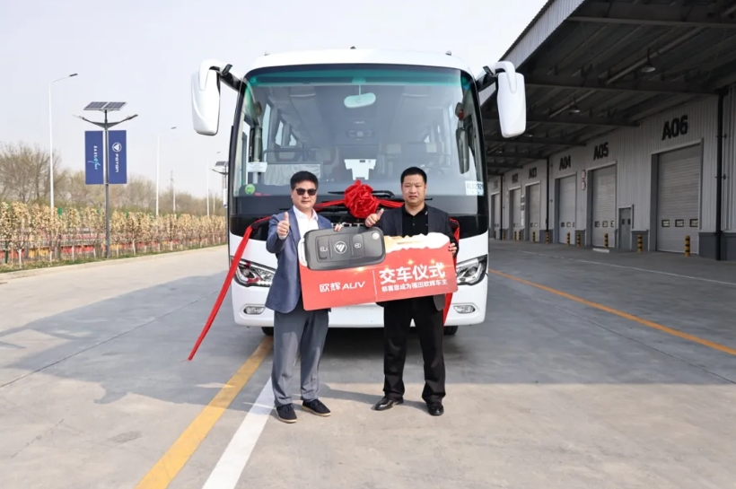 近日，福田歐輝BJ6906城間客車順利交付河北鑫派旅客運輸有限公司（簡稱“河北鑫派”），為河北鑫派旅客提供優(yōu)質(zhì)的交通運營服務。