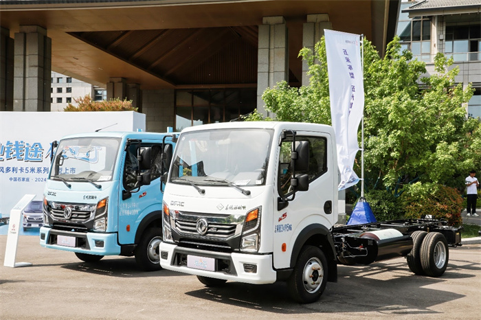 【第一商用車網(wǎng) 原創(chuàng)】4月26日，東風(fēng)多利卡“任吾行”系列產(chǎn)品在石家莊正式上市。