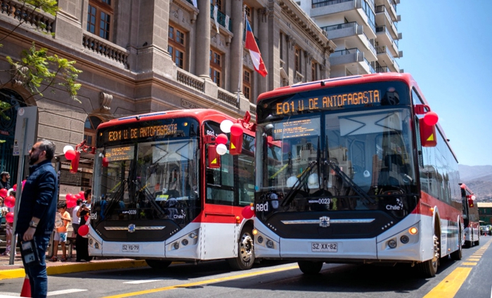 智利時(shí)間2024年5月9日，中通客車公司純電動(dòng)車批量交付儀式在智利奧希金省蘭卡瓜市成功舉行。智利總統(tǒng)加夫列爾· 博里奇、智利交通部長(zhǎng)胡安·卡洛斯·穆尼奧斯、智利奧希金州長(zhǎng)帕布羅·席爾瓦·阿瑪雅出席儀式并講話。