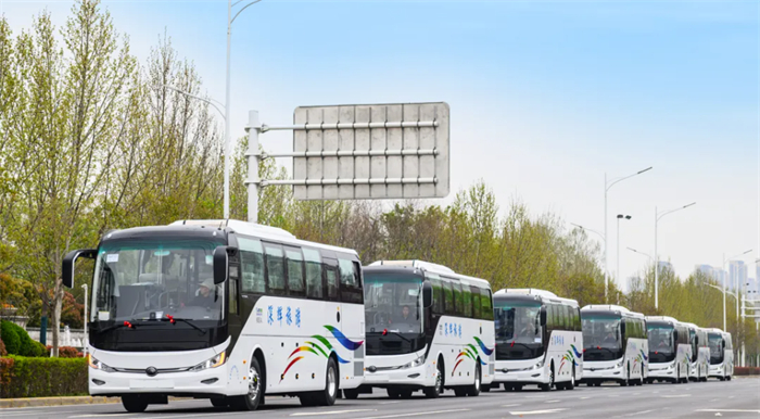 【第一商用車網 原創(chuàng)】4月，新能源客車市場熱鬧非凡，品牌傳播熱點層出不窮，市場呈現加速回暖跡象。