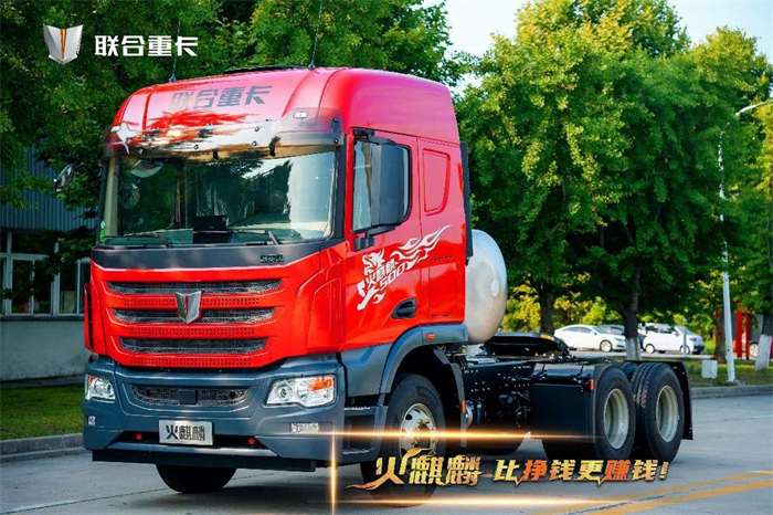 【第一商用車網(wǎng) 原創(chuàng)】進(jìn)入2024年，天然氣重卡市場“熱度”仍然居高不下。據(jù)第一商用車網(wǎng)掌握的終端銷量數(shù)據(jù)（交強(qiáng)險(xiǎn)口徑，不含出口和軍品）顯示，2024年1-4月，國內(nèi)天然氣重卡市場累銷7.16萬輛，同比增長144%，比去年同期多銷售約4.22萬輛。行業(yè)專家預(yù)測，隨著加氣站建設(shè)逐步完善，油氣差價(jià)的進(jìn)一步拉大，再加上“雙碳”戰(zhàn)略推進(jìn)等，下半年的天然氣重卡市場依舊有較大增長機(jī)遇。