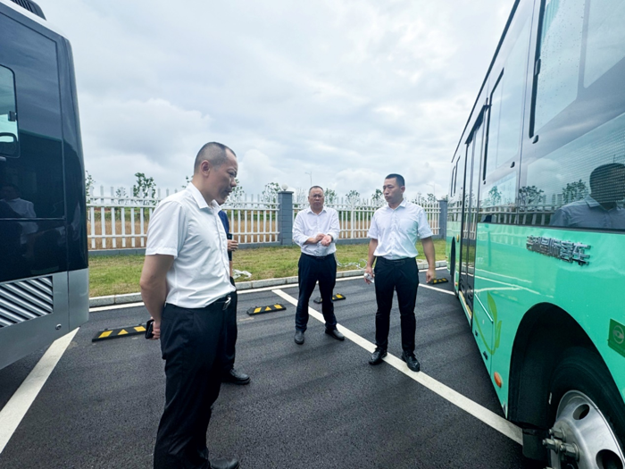 品質出行，攜手共贏！6月12日，遠程新能源商用車集團湘潭設備更新產品推介會于湘潭基地成功舉行。湘潭市政府、市及郊區(qū)縣交通運輸局、市城發(fā)集團、市交運集團、遠程新能源商用車攜旗下客車、超級VAN、輕商產品線相關領導、負責人及媒體出席本次活動