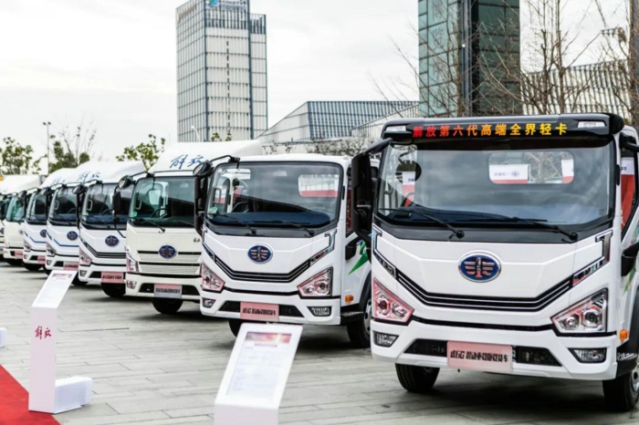 【第一商用車網 原創(chuàng)】5月份，卡車市場整體銷量環(huán)比4月份下降4%，同比也僅增長了2%。作為卡車市場占比最大的細分領域，5月份輕卡市場表現又是如何呢？