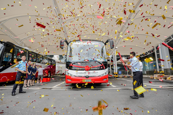 一橋飛架跨伶仃，天塹通途舉世驚。歷時(shí)7年籌備、7年艱苦建設(shè)的超級工程——深中通道在全球矚目之下，于2024年6月30日全線通車，創(chuàng)造大國工程的又一大奇跡。深中通道，這一屹立于世界東方的超級工程，不僅展現(xiàn)出我國“逢山開路、遇水搭橋”的發(fā)展韌勁，也重塑了大灣區(qū)的經(jīng)濟(jì)地圖