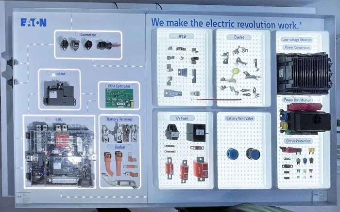 2024年7月8日至10日，伊頓車輛與車輛電氣化集團(tuán)和電子事業(yè)部亮相慕尼黑上海電子展，聚焦汽車、智慧工業(yè)和儲(chǔ)能三大領(lǐng)域，帶來伊頓電路保護(hù)及連接、功率磁性元器件、薄膜電容和超級(jí)電容器及模組、傳感器、時(shí)鐘元件等產(chǎn)品線，全面展現(xiàn)伊頓綜合產(chǎn)品實(shí)力和多行業(yè)解決方案。