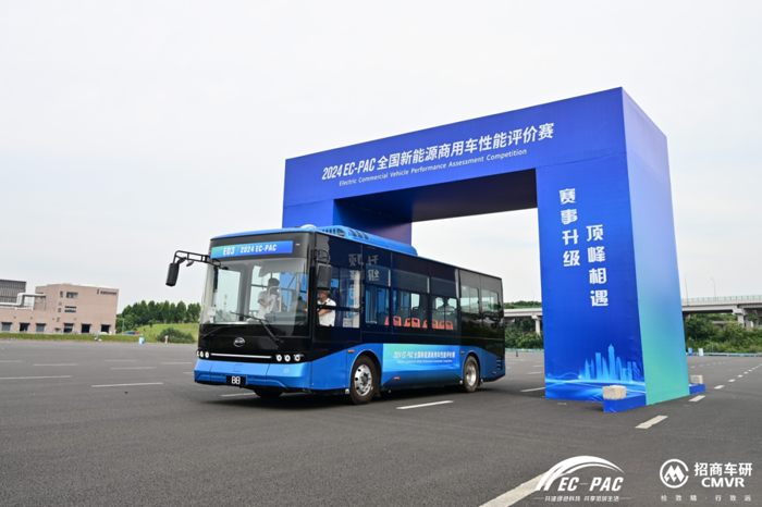 7月9日，2024EC-PAC新能源商用車性能評價賽在重慶科學(xué)城重磅開賽，來自23家主流車企的25款車型同臺競技。比亞迪商用車以硬核技術(shù)及產(chǎn)品實力出色地完成各項嚴苛挑戰(zhàn)，勇攬六項大獎，成為本次賽事最大贏家