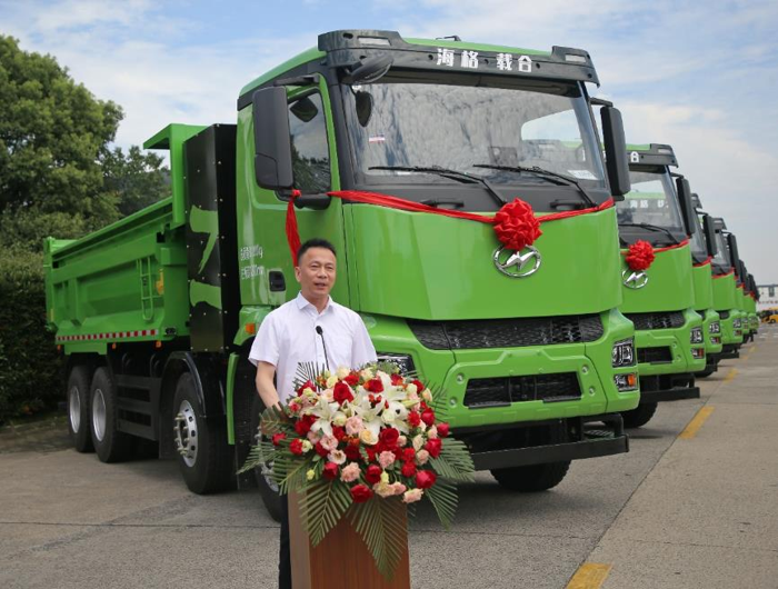 蘇州金龍批量新能源自卸車交付海藍(lán)居4.png