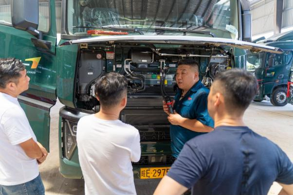 8月12日，“中國豪沃，引領未來”——中國重汽40臺豪沃燃氣車的交付儀式于馬鞍山圓滿舉辦。在全場客戶、嘉賓和卡友的共同見證下，現(xiàn)場成功交付40輛豪沃MAX燃氣牽引車。這次大批量交付是產(chǎn)品卓越品質(zhì)的有力證明，也體現(xiàn)了客戶對豪沃品牌的信賴與支持