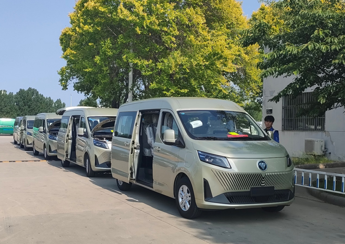 【第一商用車網(wǎng) 原創(chuàng)】2024年上半年，我國(guó)新能源輕客市場(chǎng)呈現(xiàn)出持續(xù)向好的發(fā)展趨勢(shì)。月銷量從3月份起一直保持2萬(wàn)輛以上水準(zhǔn)，同比增幅已連續(xù)4個(gè)月破百，6月過后累計(jì)銷量增幅達(dá)到109%。下半年的第一個(gè)月， 新能源輕客市場(chǎng)的良好表現(xiàn)能否繼續(xù)？