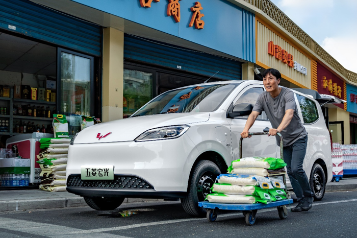 9月6日，上汽通用五菱旗下傳奇車型五菱宏光迎來了上市14周年，同時(shí)也開啟了其又一輝煌里程碑時(shí)刻?！?></a></li>
</ul>
</div>
<div   id=