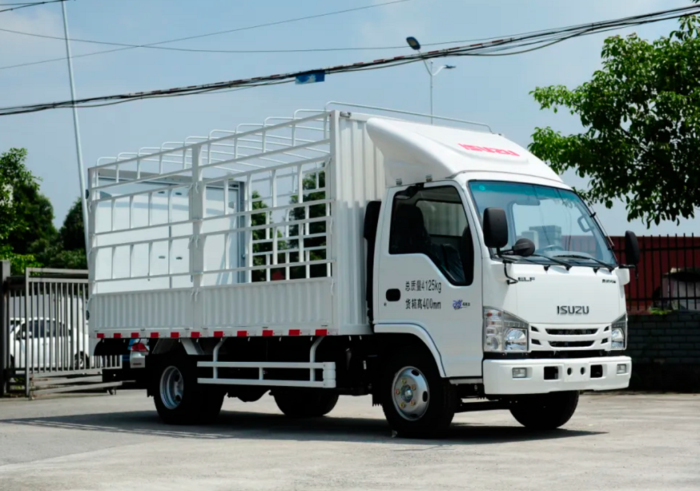 【第一商用車網(wǎng) 原創(chuàng)】8月份，卡車市場銷量繼續(xù)走低，整體銷量同比下降了14%，重卡、微卡等細(xì)分市場同比降幅均達(dá)到兩位數(shù)，作為卡車市場占比最大的細(xì)分領(lǐng)域，輕卡市場在8月份自然不能幸免于“降”。